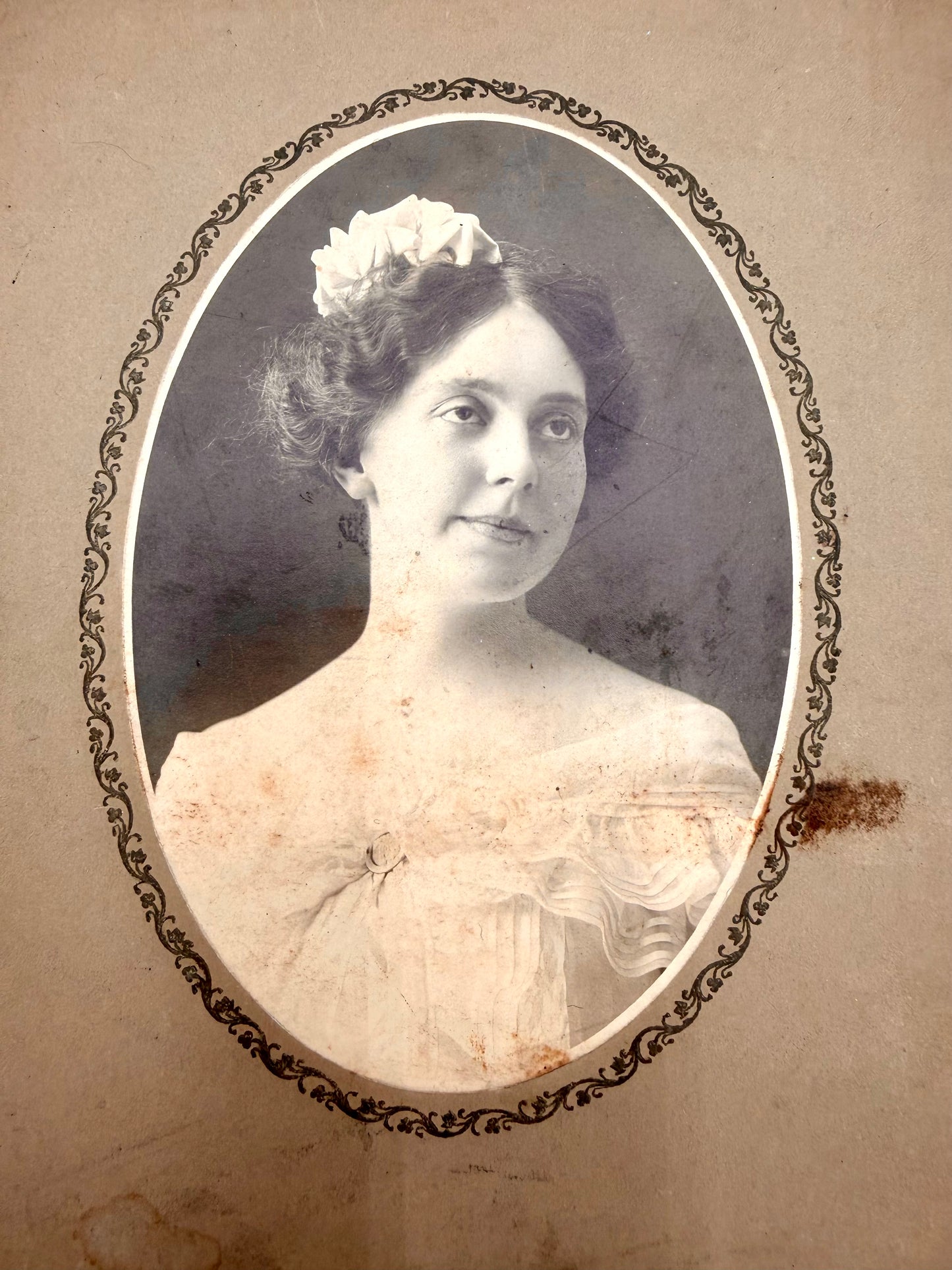 Vintage portrait photo. Cabinet card