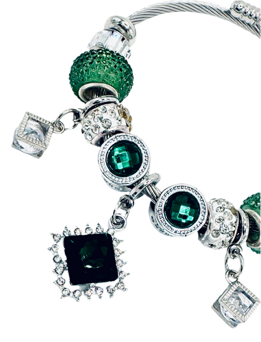 🎀 Charmed dora style bracelet 🎀
