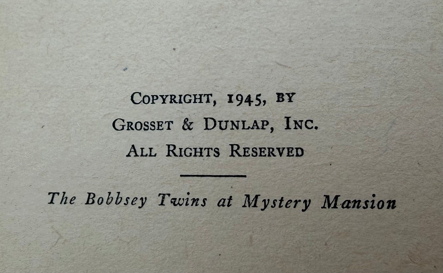 The Bobbsey Twins: At mystery Mansion by Laura Lee Hope