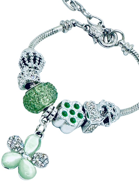 🎀 Charmed dora style bracelet 🎀