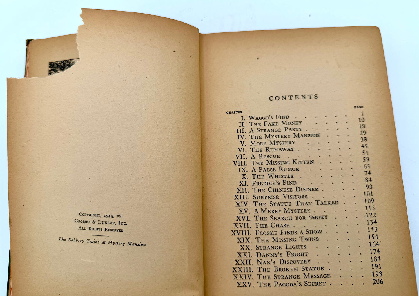 The Bobbsey Twins: At mystery Mansion by Laura Lee Hope