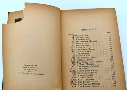 The Bobbsey Twins: At mystery Mansion by Laura Lee Hope
