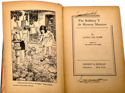 The Bobbsey Twins: At mystery Mansion by Laura Lee Hope