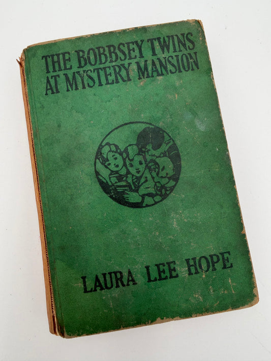 The Bobbsey Twins: At mystery Mansion by Laura Lee Hope